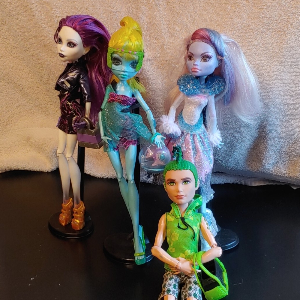 4 moster high doll set